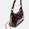 Bolso de hombro en forma de media luna con tachuelas Bolso de hombro en forma de media luna con tachuelas