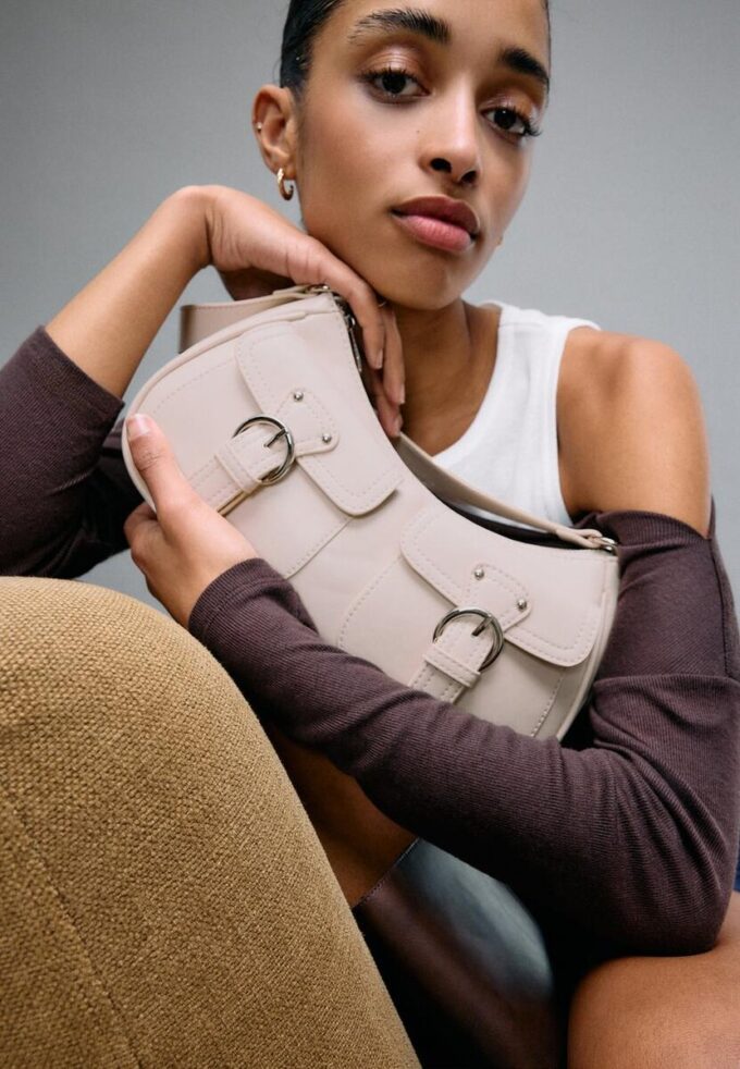 Bolso de hombro Half-Moon con bolsillos