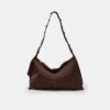 Bolso de hombro plano con tachuelas, 100 % piel Bolso de hombro plano con tachuelas, 100 % piel