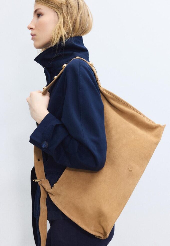 Bolso de hombro plano con tachuelas, 100 % piel Bolso de hombro plano con tachuelas, 100 % piel