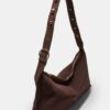 Bolso de hombro plano con tachuelas, 100 % piel Bolso de hombro plano con tachuelas, 100 % piel