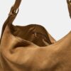 Bolso de hombro plano con tachuelas, 100 % piel Bolso de hombro plano con tachuelas, 100 % piel