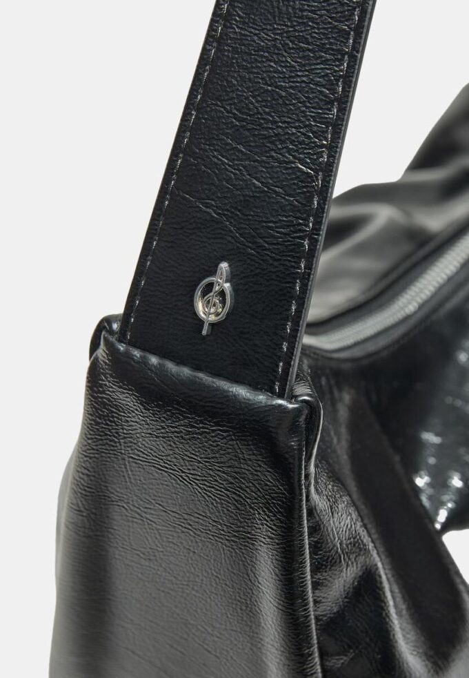 Bolso de hombro plisado brillante