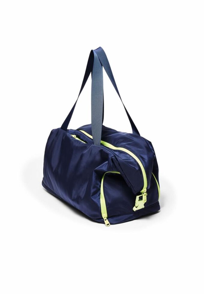 Bolso en contraste