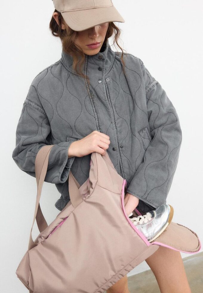 Bolso en contraste
