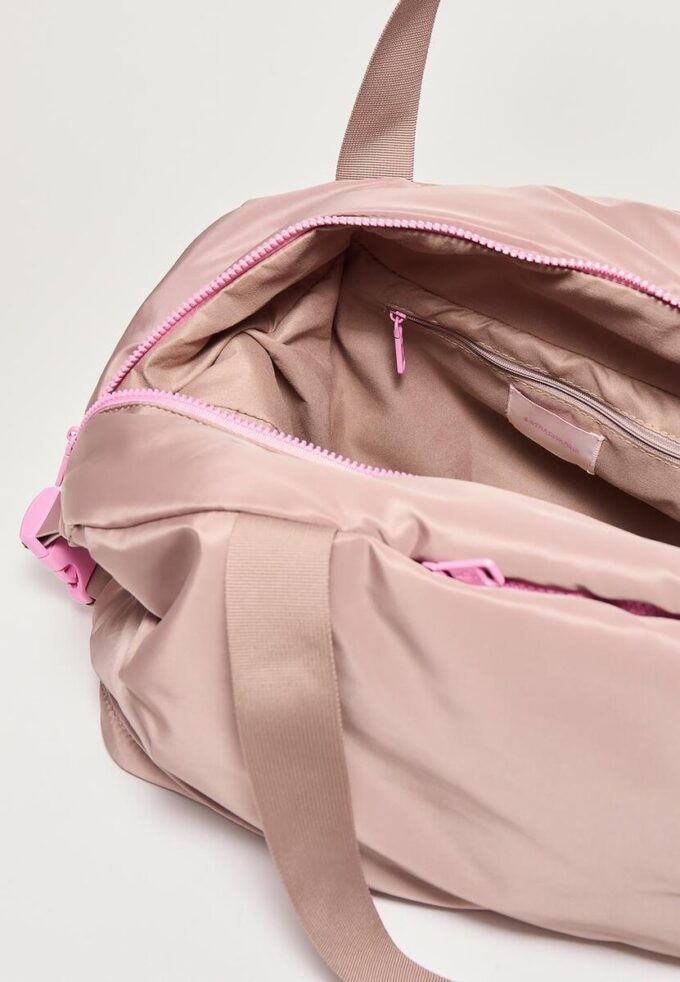 Bolso en contraste
