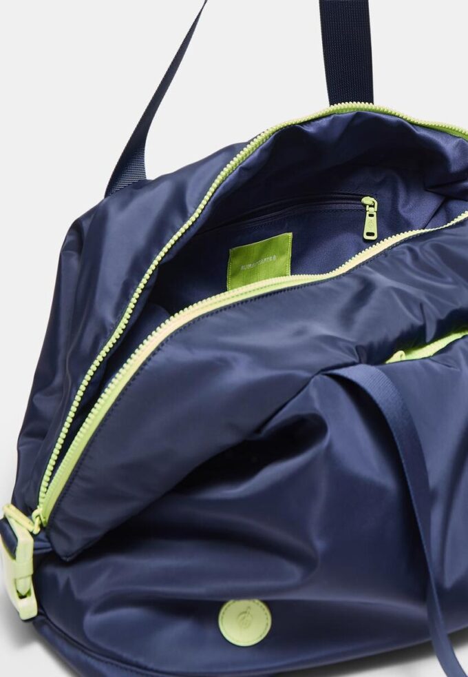 Bolso en contraste