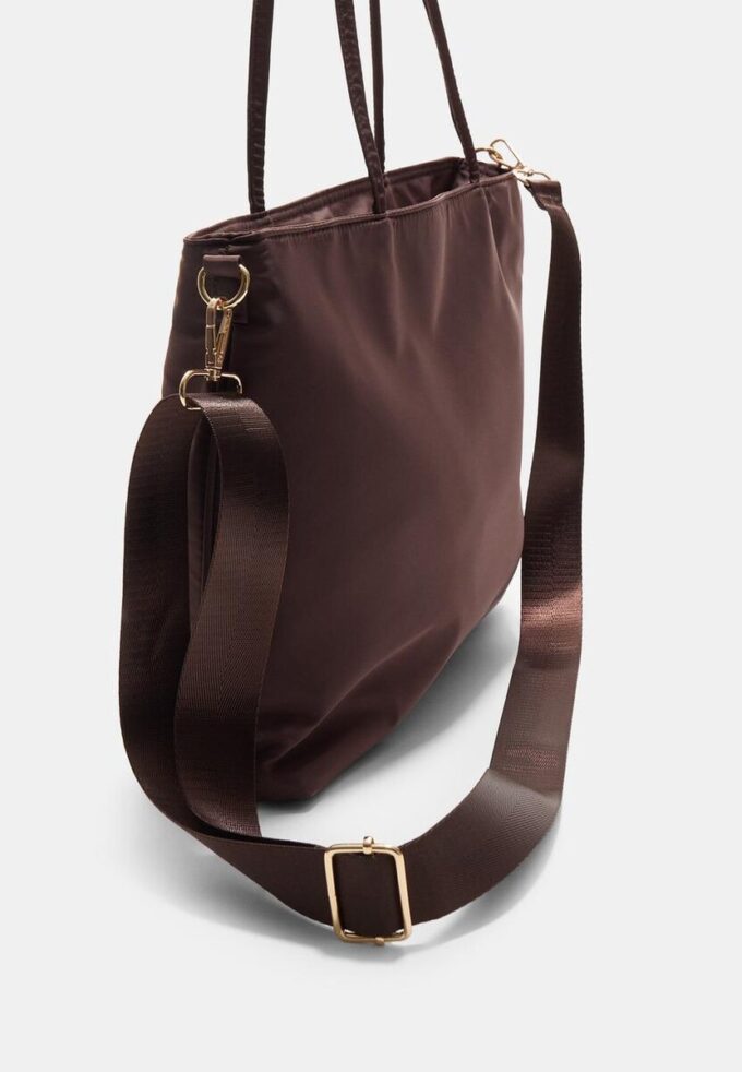 Bolso shopper con charm