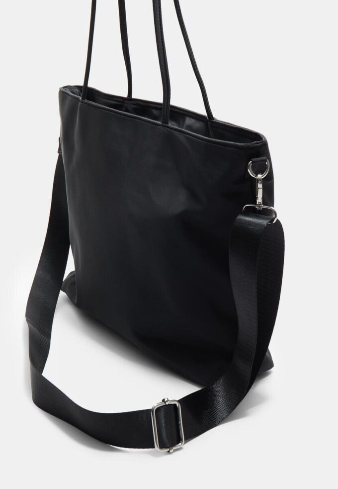 Bolso shopper con charm