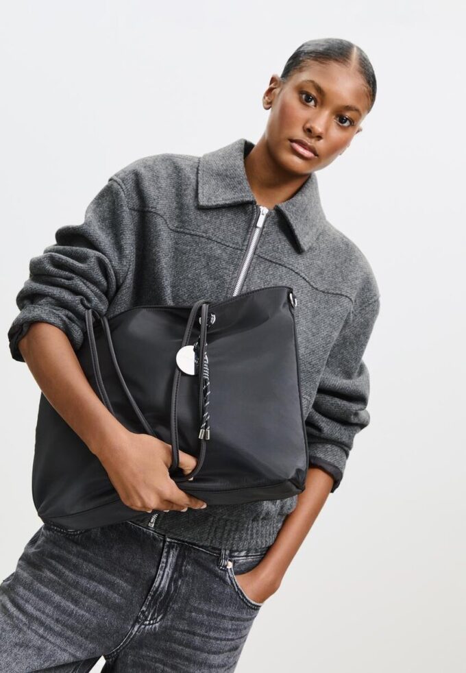 Bolso shopper con charm