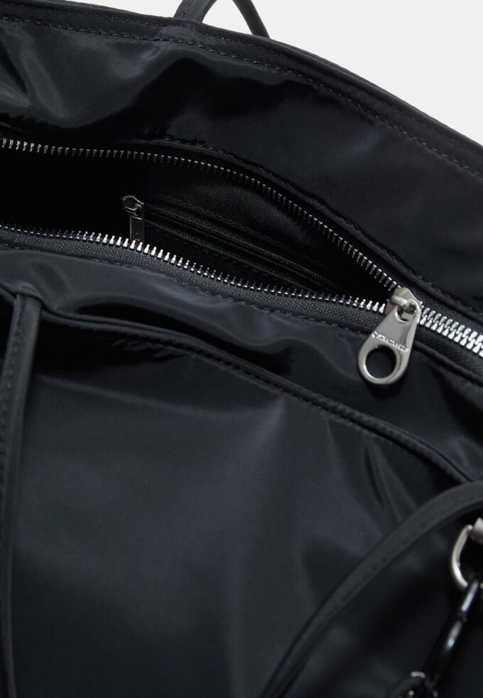 Bolso shopper con charm
