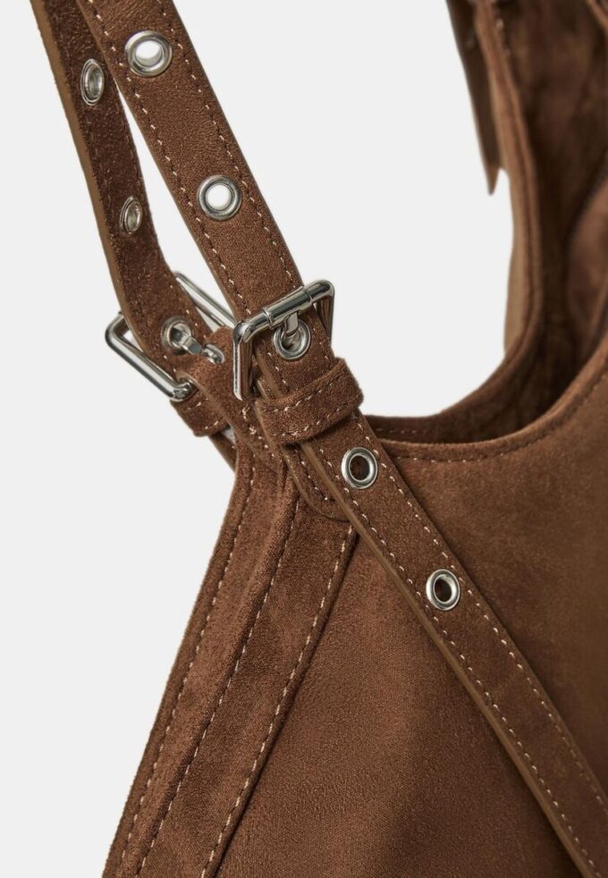 Bolso shopper con detalle de mini hebilla