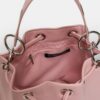 Bolso tipo cubo rígido con ojales Bolso tipo cubo rígido con ojales