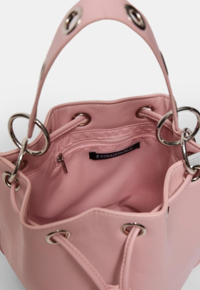 Bolso tipo cubo rígido con ojales Bolso tipo cubo rígido con ojales