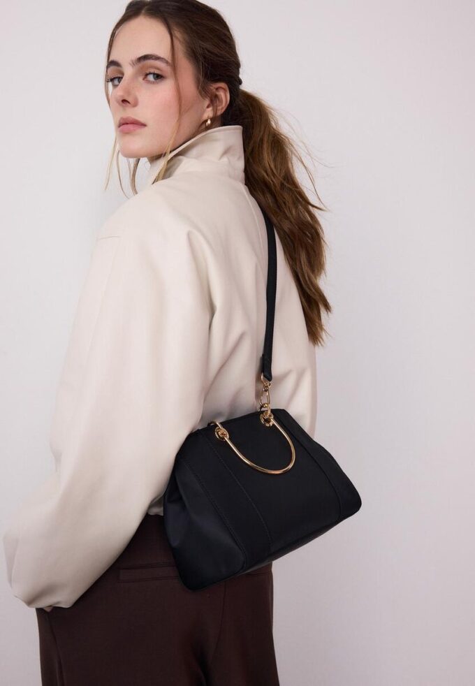 Bolso tote con asa metálica Bolso tote con asa metálica