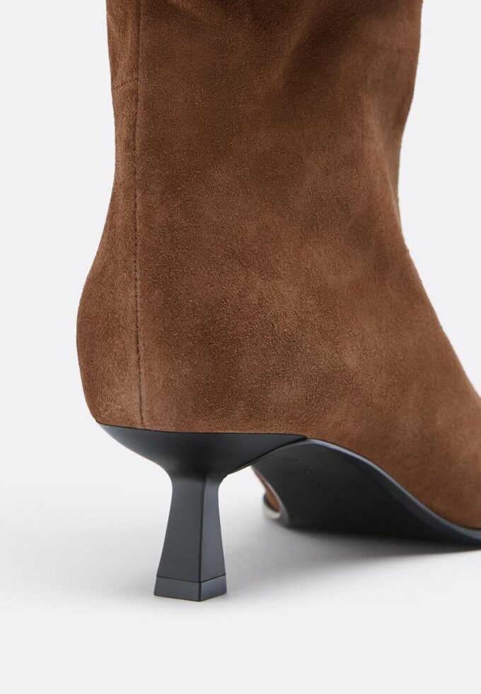 Botas de piel slouchy con tacón bajo