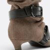 Botas de tacón bajo de piel con cinturón