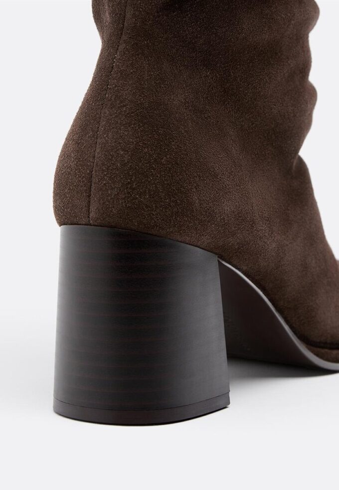 Botas de tacón holgadas de piel