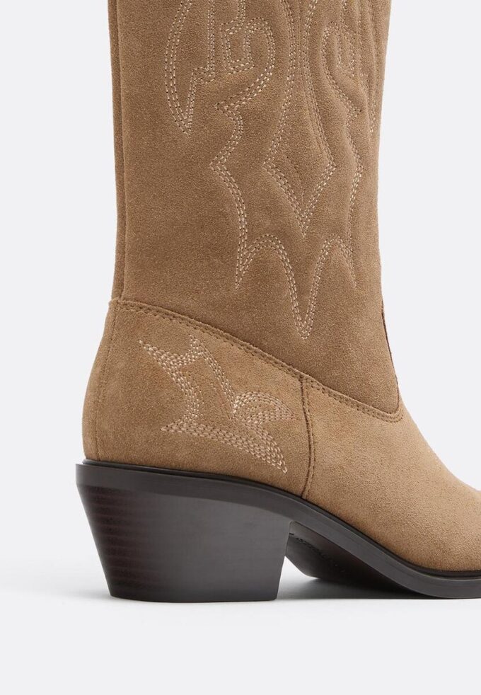 Botas vaqueras de piel serrada