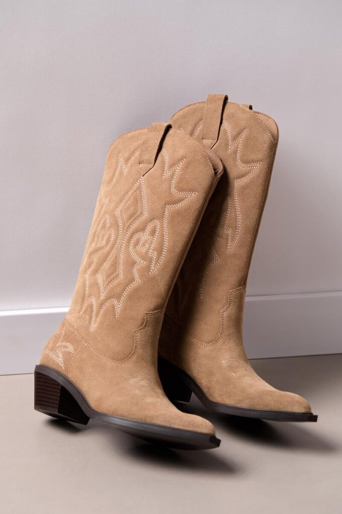 Botas vaqueras de piel serrada
