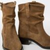Botines de piel estilo cowboy slouchy Botines de piel estilo cowboy slouchy