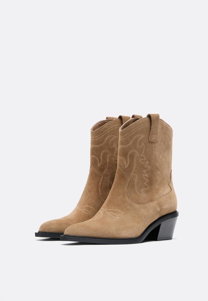 Botines vaqueros de piel serraje