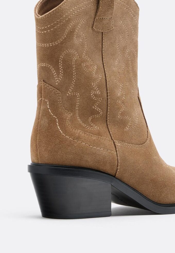 Botines vaqueros de piel serraje