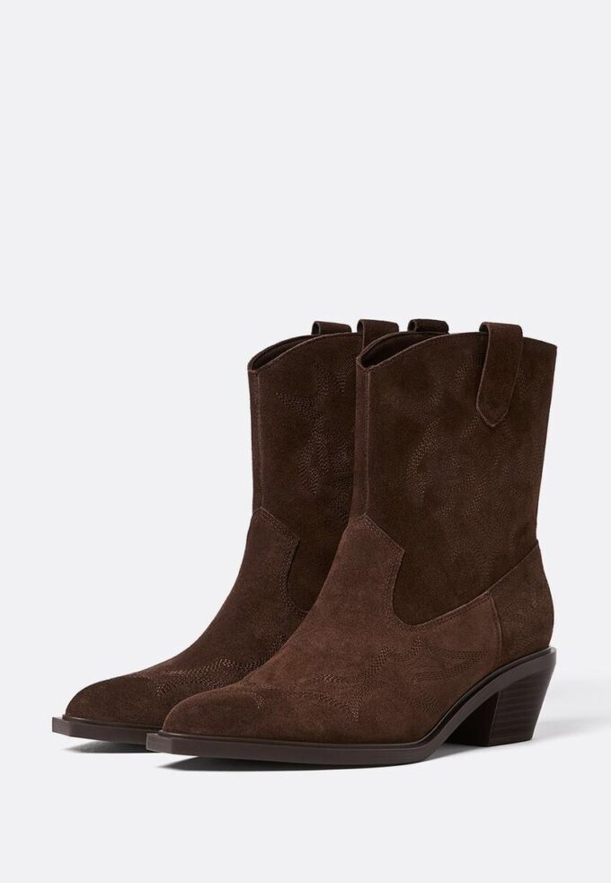 Botines vaqueros de tacón de piel de serraje