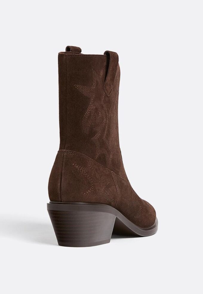 Botines vaqueros de tacón de piel de serraje