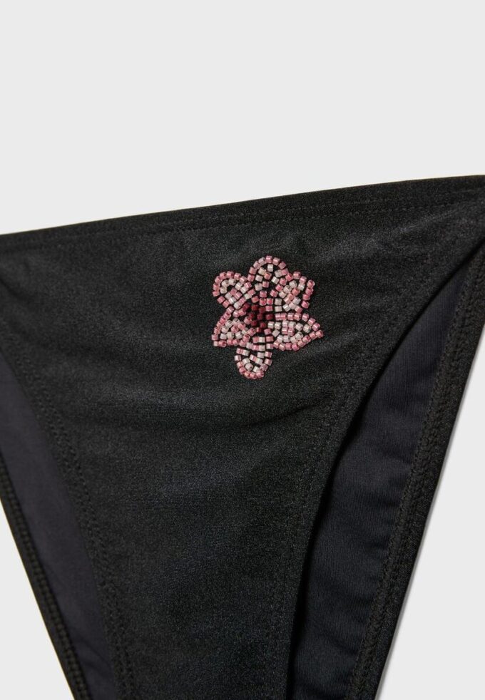 Braguitas de bikini brasileñas con flores bordadas Braguitas de bikini brasileñas con flores bordadas