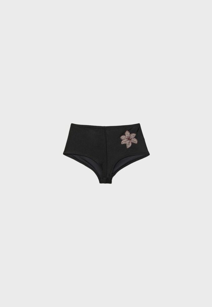 Braguitas de bikini tipo hotpant con flores bordadas Braguitas de bikini tipo hotpant con flores bordadas