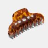 Broche de piel con tachuelas