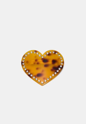 Broche de piel con tachuelas en forma de corazón