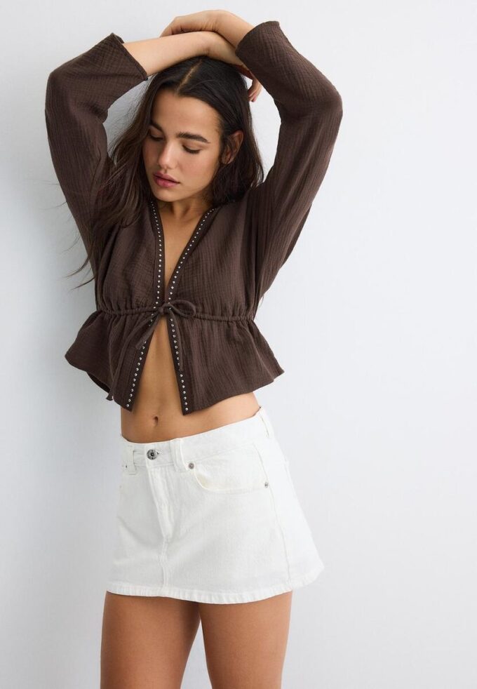 Camisa abierta con tachuelas Camisa abierta con tachuelas