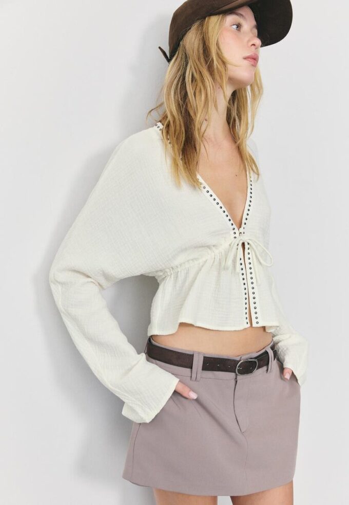 Camisa abierta con tachuelas Camisa abierta con tachuelas