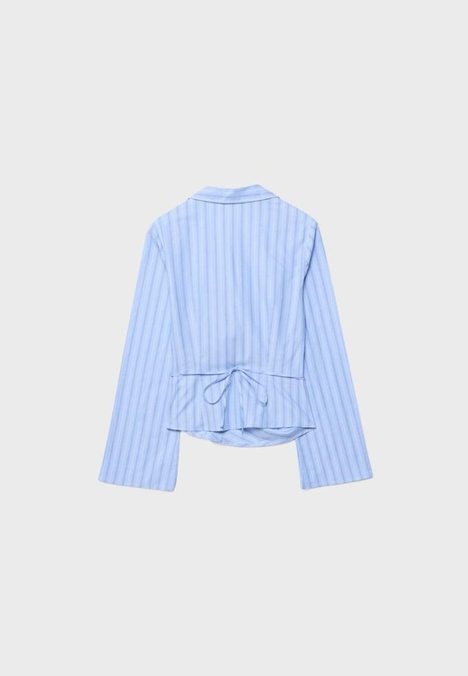 Camisa ajustada con nudo Camisa ajustada con nudo
