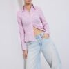 Camisa entallada con costura bajo el pecho Camisa entallada con costura bajo el pecho