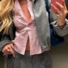 Camisa entallada con costura bajo el pecho Camisa entallada con costura bajo el pecho