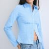 Camisa entallada con costura bajo el pecho Camisa entallada con costura bajo el pecho