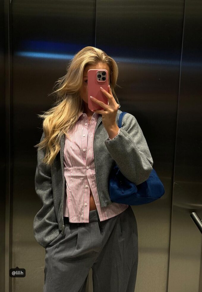 Camisa entallada con costura bajo el pecho Camisa entallada con costura bajo el pecho