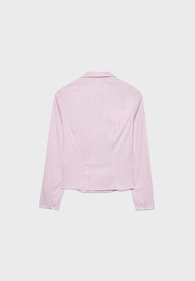 Camisa entallada con costura bajo el pecho Camisa entallada con costura bajo el pecho