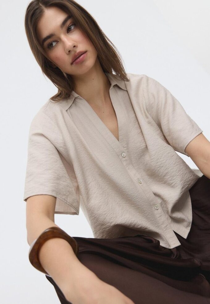 Camisa holgada con botones Camisa holgada con botones