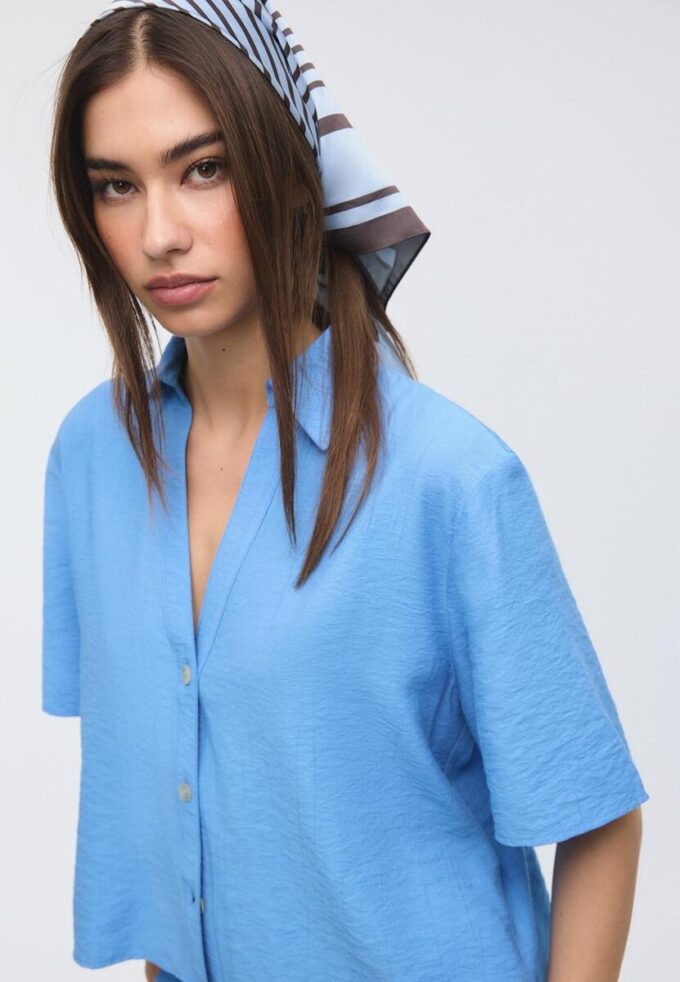Camisa holgada con botones Camisa holgada con botones