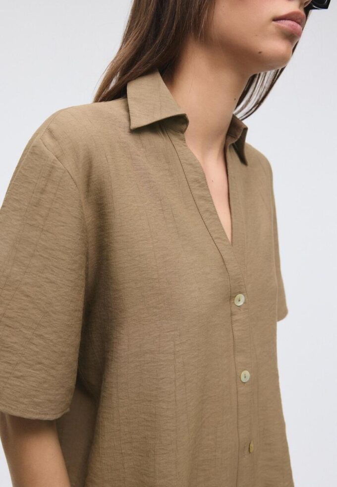 Camisa holgada con botones Camisa holgada con botones