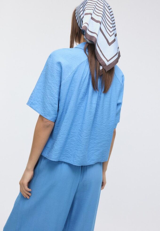 Camisa holgada con botones Camisa holgada con botones