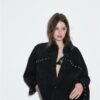 Camisa oversize corta de denim con tachuelas Camisa oversize corta de denim con tachuelas