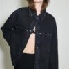 Camisa oversize corta de denim con tachuelas Camisa oversize corta de denim con tachuelas