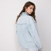Camisa oversize corta de mezclilla con tachuelas Camisa oversize corta de mezclilla con tachuelas
