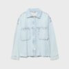 Camisa oversize corta de mezclilla con tachuelas Camisa oversize corta de mezclilla con tachuelas