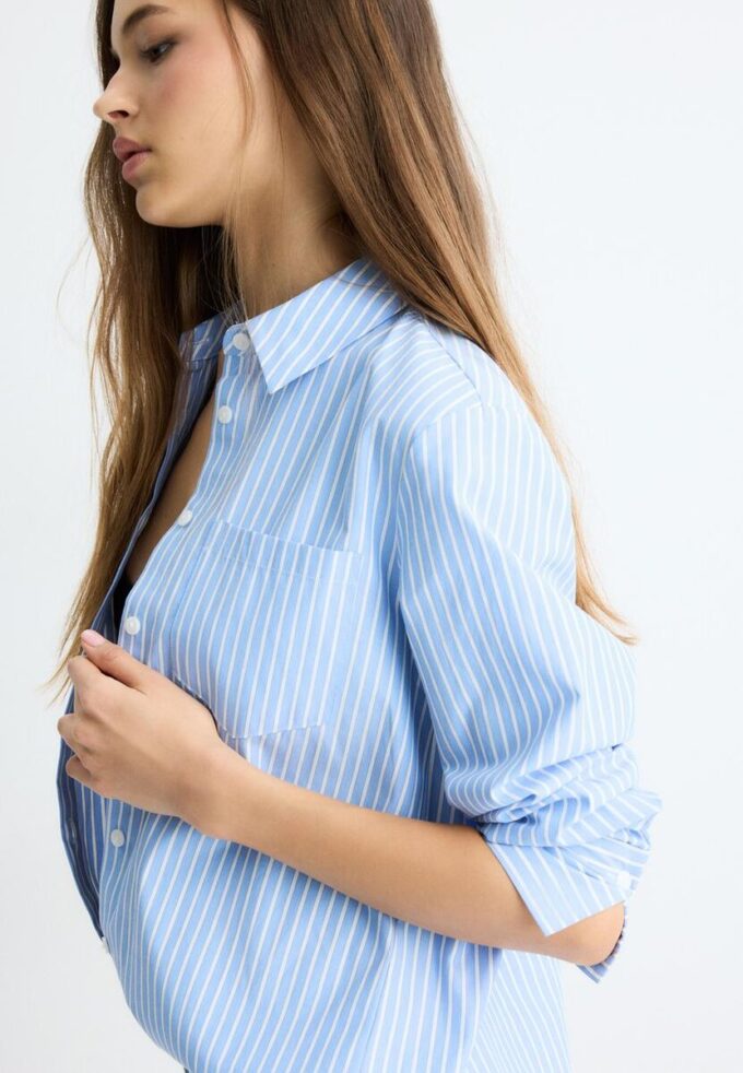 Camisas básicas de popelín a rayas con bolsillo Camisas básicas de popelín a rayas con bolsillo